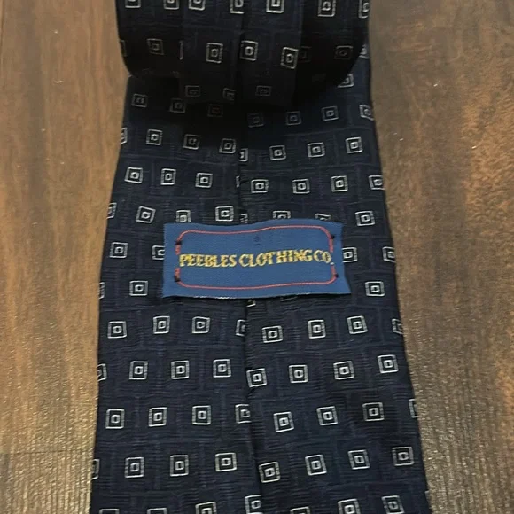 Vintage Peebles Clothing Co 100% Silk Navy Blue Square Design Tie - Picture 3 of 4